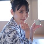 上坂すみれ、浴衣姿の自撮りショットで透明肌全開！