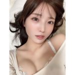 #よーよーよー・由良ゆら、下着チラ見せの無防備自撮りに「目が覚めました」「ゆらゆらすぎる」の声殺到