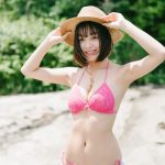 吉澤遥奈、海辺の旅館で魅せるランジェリー姿で届ける癒しの笑顔