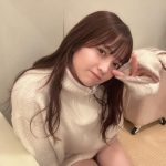 羽堂瑚真「サウナ女子好きですか？」、キュートなビキニで太ももをセクシーに披露