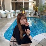 市川莉乃、太ももチラ見せで上目遣いのあざとショット公開！