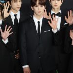 INI、クールな黒のタキシードでレッドカーペットに登場！「SPECTRA」のMAMA特別バージョンを披露＜2022 MAMA AWARDS＞