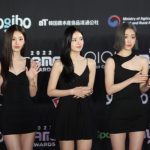 ITZY、美脚あらわな黒ワンピでレッドカーペットに登場！＜2022 MAMA AWARDS＞