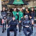 レースクイーン・霧島聖子、ミニスカコスチュームで見惚れる絶対領域を披露！