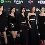 KARA、セクシーな黒衣装でレッドカーペットに登場！＜2022 MAMA AWARDS＞