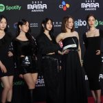 KARA、セクシーな黒衣装でレッドカーペットに登場！＜2022 MAMA AWARDS＞