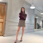 神部美咲、肩だしトップスと超ミニタイトで圧巻美脚を公開！