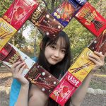 少女歌劇団ミモザーヌ・ちばひなの、お茶目なポッキーもぐもぐショット公開！