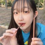 少女歌劇団ミモザーヌ・ちばひなの、お茶目なポッキーもぐもぐショット公開！