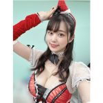杉本愛莉鈴、色白美谷間見せつけのサンタコスに歓喜の声！