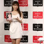 【写真特集】雪平莉左が肩出しのセクシーな白ワンピで登場！水着衣装あり2023年カレンダーの魅力語る！「今年は躍進の年」