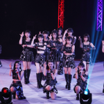 【ライブレポート】モーニング娘。'22・加賀楓、約10年間の活動に終止符！卒業曲「Give me 愛」で赤と黒の卒業衣装をまとってパフォーマンス。