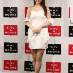 【写真特集】雪平莉左が肩出しのセクシーな白ワンピで登場!水着衣装あり2023年カレンダーの魅力語る!「今年は躍進の年」