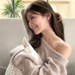 『エルピス』出演・石崎日梨、肩見せセクシーな「キレイなお姉さん」ショットに歓喜の声