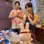 ドラマ『私のシてくれないフェロモン彼氏』島崎遥香･渡邊圭祐、フード被って寄り添うな2ショットを公開