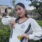 石川恋、ゼブラパンツコーデでギャルピースオフショットを公開