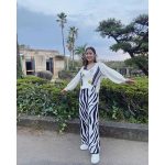 石川恋、ゼブラパンツコーデでギャルピースオフショットを公開