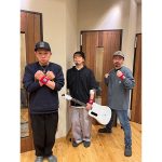 10-FEET、『コリンズ』完全生産限定盤に封入される「10-FEET 25周年ロゴ 赤いリストバンド」実物写真（メンバー着用）を公開