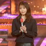 【レコ大】有村架純、黒のミニスカ衣装から美脚のぞかせ生放送に臨む！＜第64回 輝く！日本レコード大賞＞