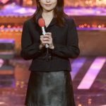 【レコ大】有村架純、黒のミニスカ衣装から美脚のぞかせ生放送に臨む！＜第64回 輝く！日本レコード大賞＞