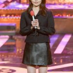 【レコ大】有村架純、黒のミニスカ衣装から美脚のぞかせ生放送に臨む！＜第64回 輝く！日本レコード大賞＞