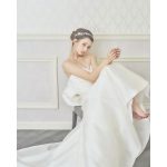 ダレノガレ明美、純白ウェディングドレスで美デコルテ披露