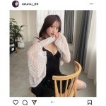 藤川らるむ、胸元ざっくり美谷間見せの黒ワンピに「大人っぽくってセクシー」の声