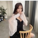 藤川らるむ、胸元ざっくり美谷間見せの黒ワンピに「大人っぽくってセクシー」の声