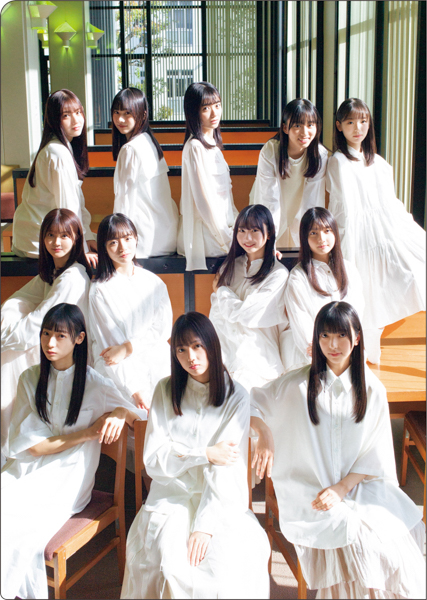 日向坂46・4期生が全員集合！純白＆パステルカラーの衣装で表紙・巻頭を飾る！＜B.L.T.＞