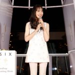 井桁弘恵、美脚で釘付けの純白ミニドレスでプロポーション披露