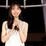井桁弘恵、美脚で釘付けの純白ミニドレスでプロポーション披露