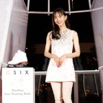 井桁弘恵、美脚で釘付けの純白ミニドレスでプロポーション披露