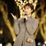 生見愛瑠（めるる）、ショートパンツで美脚全開！表参道イルミネーション点灯式に登場