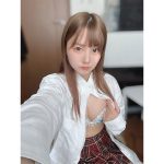 コスプレイヤー・伊関あみ「見たい言うから・・・」、嫌な顔して見せる美谷間でファン悩殺