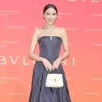 飯豊まりえ、美麗なデコルテ＆胸元あらわなドレスコーデでウエストライン披露＜BVLGARI AVRORA AWARDS 2022＞