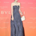 飯豊まりえ、美麗なデコルテ＆胸元あらわなドレスコーデでウエストライン披露＜BVLGARI AVRORA AWARDS 2022＞
