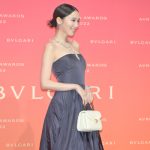 飯豊まりえ、美麗なデコルテ＆胸元あらわなドレスコーデでウエストライン披露＜BVLGARI AVRORA AWARDS 2022＞