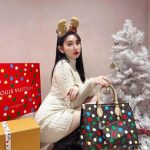 小嶋陽菜、太ももラインで悩殺するニットワンピースコーデ披露