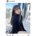 Peel the Apple・黒嵜菜々子、大人な黒ニットコーデで太ももチラ見せ