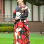 小芝風花、オトナな黒い晴れ着姿を披露!井本彩花に奢る太っ腹な約束も<オスカー晴れ着撮影会>