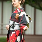 小芝風花、オトナな黒い晴れ着姿を披露!井本彩花に奢る太っ腹な約束も<オスカー晴れ着撮影会>