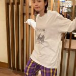 【invert 城塚翡翠 倒叙集】小芝風花、『プテラノ丼』Tシャツ姿でプテラノドンのポーズ披露