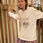 【invert 城塚翡翠 倒叙集】小芝風花、『プテラノ丼』Tシャツ姿でプテラノドンのポーズ披露