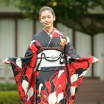小芝風花、オトナな黒い晴れ着姿を披露！井本彩花に奢る太っ腹な約束も＜オスカー晴れ着撮影会＞