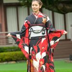 小芝風花、オトナな黒い晴れ着姿を披露!井本彩花に奢る太っ腹な約束も<オスカー晴れ着撮影会>