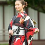 小芝風花、オトナな黒い晴れ着姿を披露！井本彩花に奢る太っ腹な約束も＜オスカー晴れ着撮影会＞