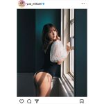 三上悠亜、陰影に浮かぶ美尻ラインにファンうっとり