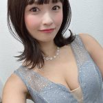 Bety・百川晴香、胸元チラリのキャバ風ドレスでどぎまぎ