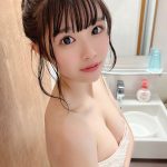 トキメロ・湊川みる 、バスタオル巻いた脱衣所ショットで美谷間チラリ！