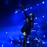 【ライブレポート】 森高千里、煌びやかなミニスカ衣装を披露した35周年アニバーサリーライブの模様をWOWOWで独占放送・配信